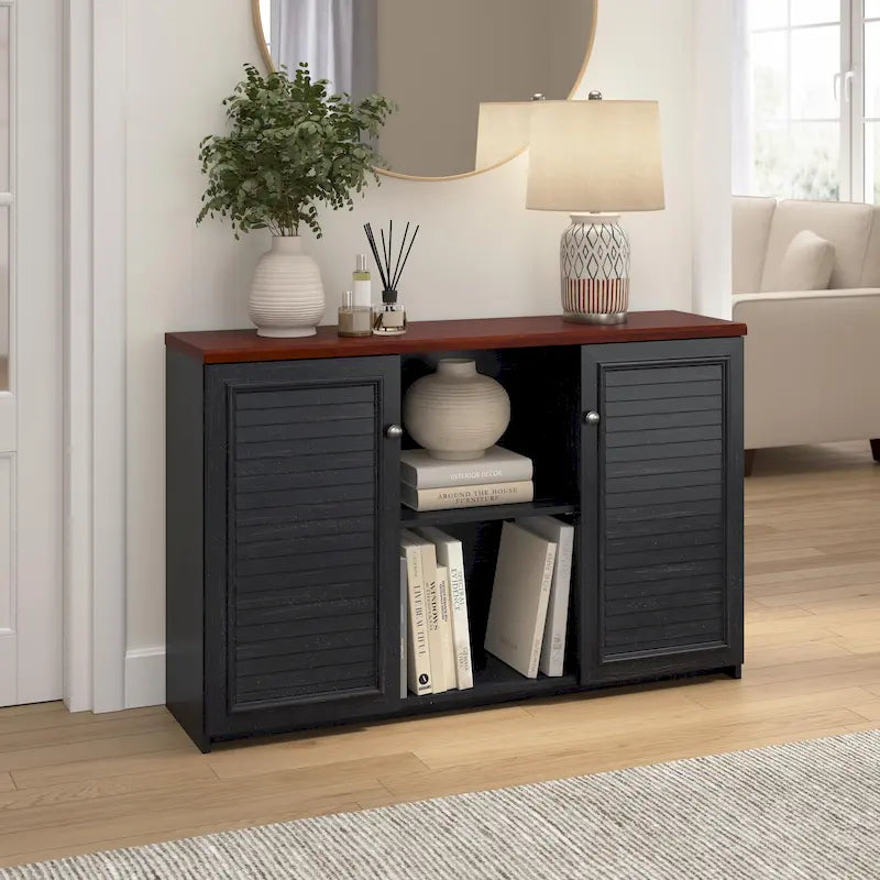 Meuble décoratif avec étagères et portes