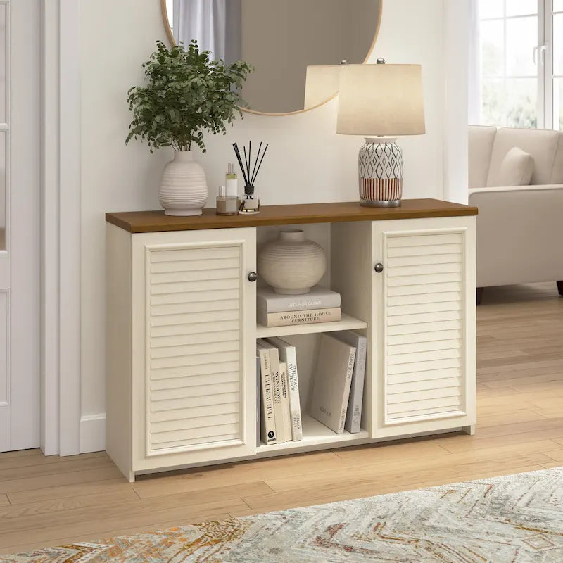 Meuble décoratif avec étagères et portes