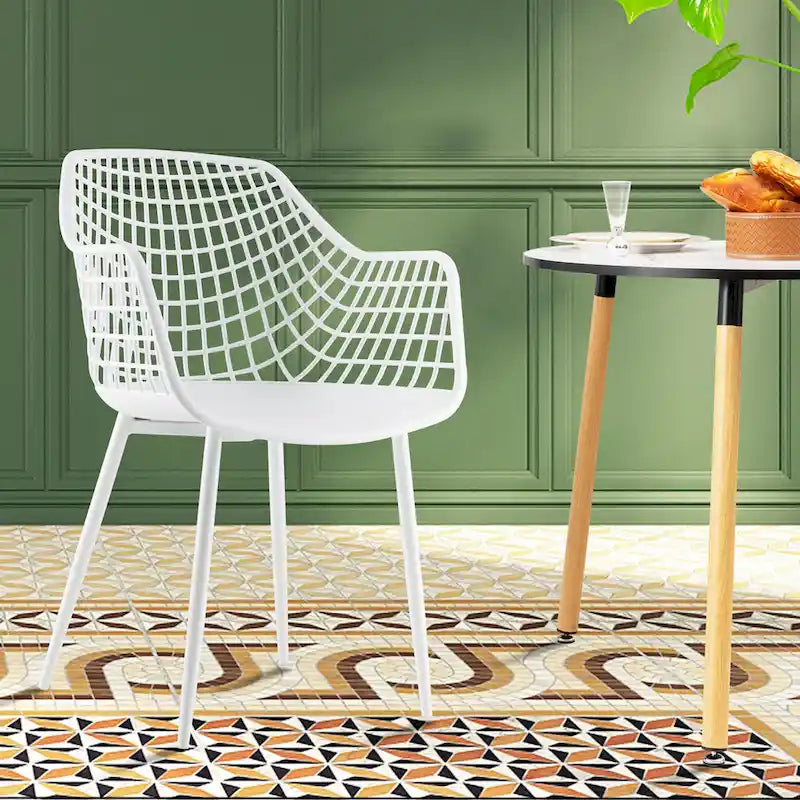 Chaises de salle à manger modernes (lot de 4) — Coque en plastique avec design ajouré, associées à des pieds en métal