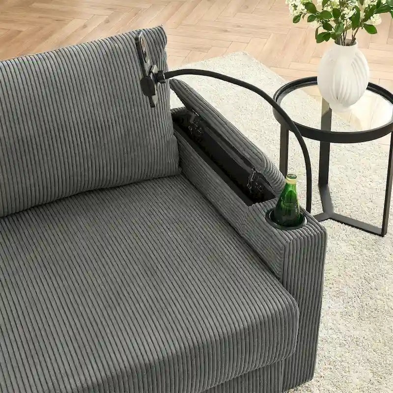 Canapé trois places moderne en velours côtelé — Design assise profonde avec porte-gobelets et porte-téléphones