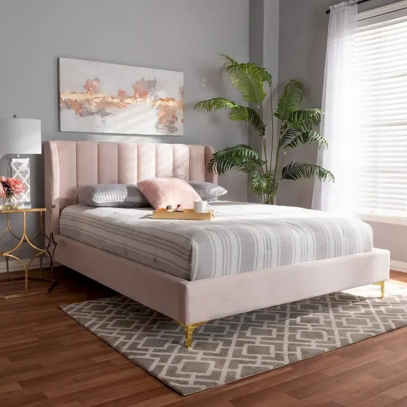 Lit plateforme luxueux rembourré en velours