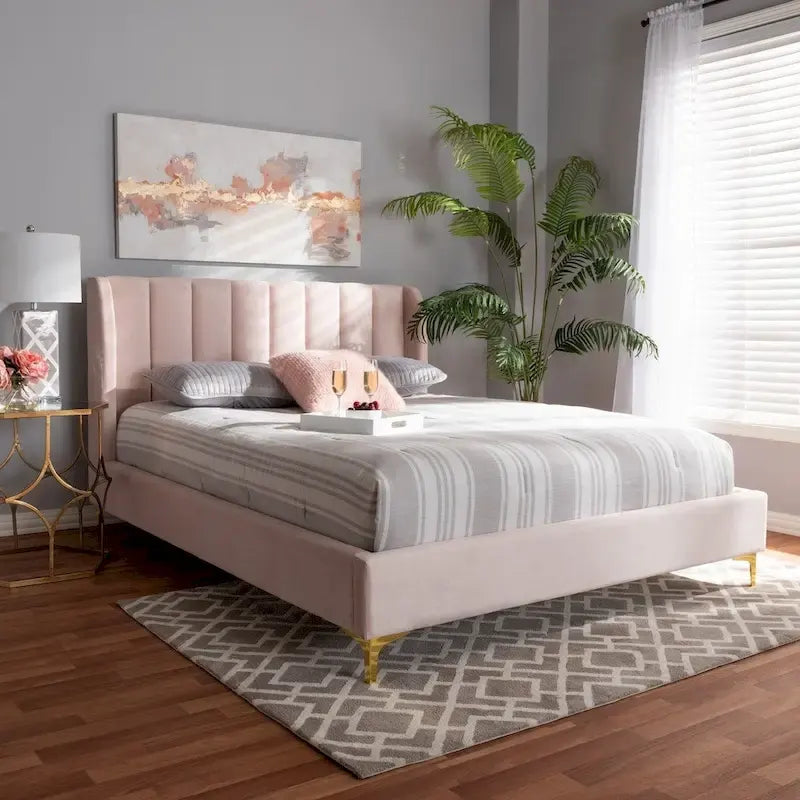 Lit plateforme luxueux rembourré en velours