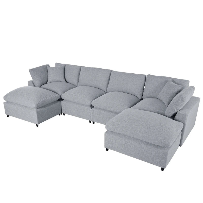 Un grand canapé d'angle moderne en U, doté de deux méridiennes spacieuses et d'un pouf amovible, parfait pour le salon.