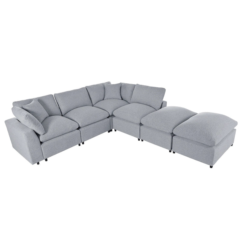 Un grand canapé d'angle moderne en U, doté de deux méridiennes spacieuses et d'un pouf amovible, parfait pour le salon.
